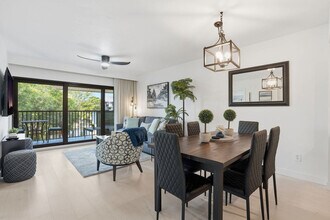 600 Neapolitan Way, Unit SI FL3-ID1356850P in Naples, FL - Foto de edificio - Building Photo