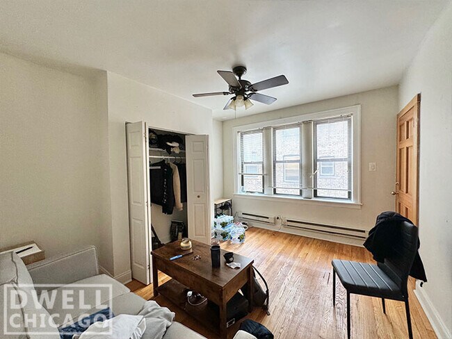 839 W Cornelia Ave, Unit 2N in Chicago, IL - Building Photo - Building Photo