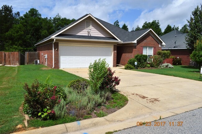 8 Lincolnshire Ln in Phenix City, AL - Building Photo - Building Photo