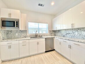 807-809 Croft Ave in Los Angeles, CA - Building Photo - Building Photo