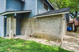 408 Vista W Ct in Bastrop, TX - Building Photo - Building Photo