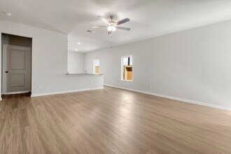 11702 Texas Spg Dr in Houston, TX - Foto de edificio - Building Photo