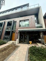 90 Niagara St in Toronto, ON - Building Photo