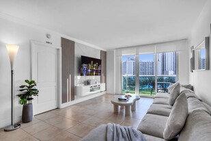 19370 Collins Ave in Sunny Isles Beach, FL - Building Photo