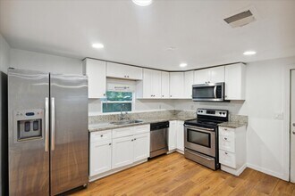 20031 Oakdale Ave in Brooksville, FL - Building Photo - Building Photo