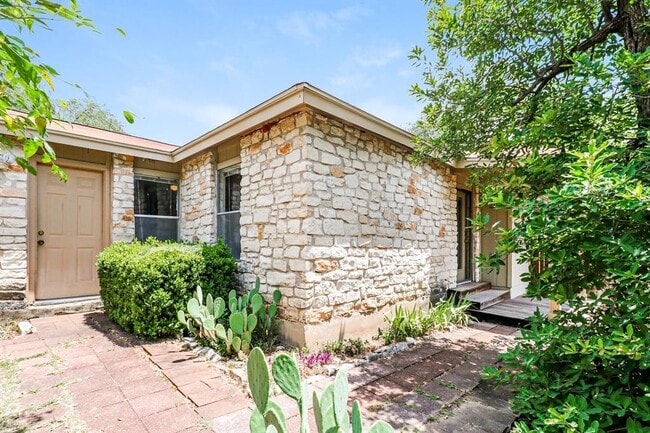 9903 Hundred Oaks Cir in Austin, TX - Building Photo - Building Photo