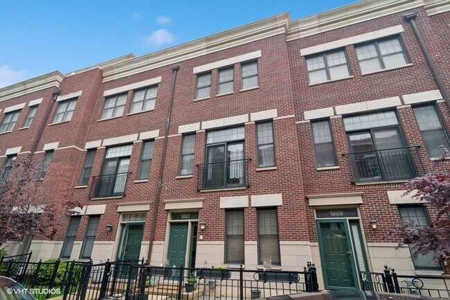 property at 1827 S Prairie Pkwy