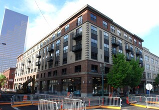 Fifth Avenue Court in Portland, OR - Foto de edificio - Building Photo