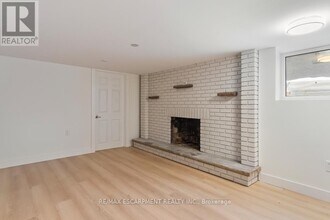 206 Queen St W in Mississauga, ON - Building Photo - Building Photo