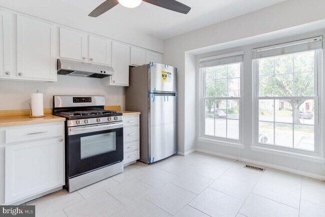 24 Sebastiani Blvd in Gaithersburg, MD - Building Photo - Building Photo