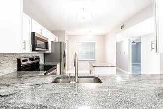 1392 Churchill Cir in Naples, FL - Foto de edificio - Building Photo