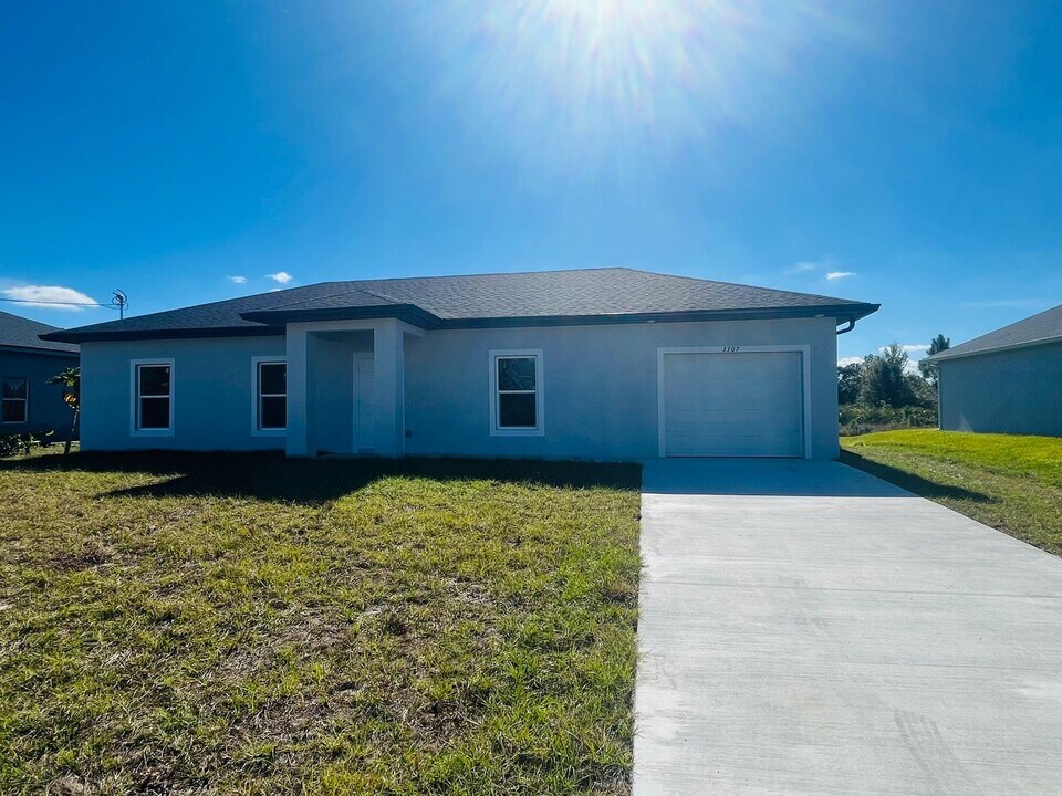 3307 10th St SW in Lehigh Acres, FL - Building Photo