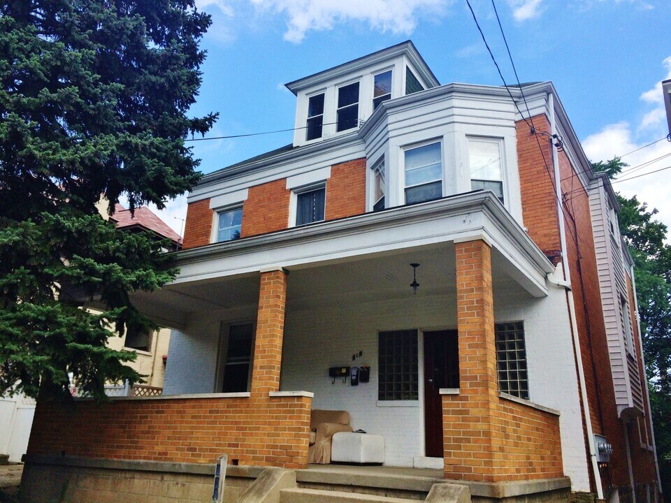 838 Collins St in Pittsburgh, PA - Building Photo