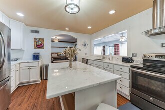 1857 E Holmes Rd in Memphis, TN - Foto de edificio - Building Photo