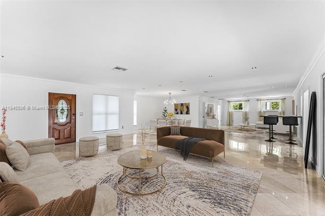430 Holiday Dr in Hallandale Beach, FL - Building Photo - Building Photo