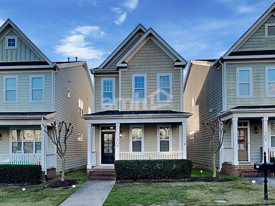 107 Windy Creek Ln in Apex, NC - Building Photo