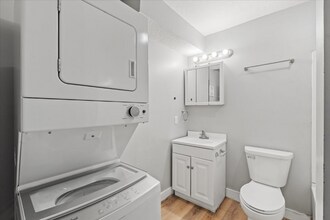 818 Charlotte St in Davenport, IA - Foto de edificio - Building Photo