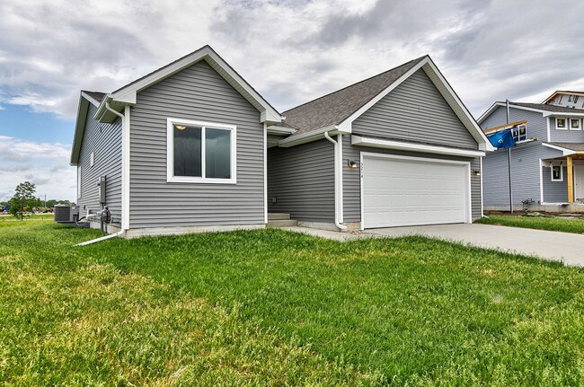 3214 Locust St SW in Bondurant, IA - Building Photo - Building Photo