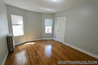 94 E Cottage St in Boston, MA - Building Photo - Building Photo