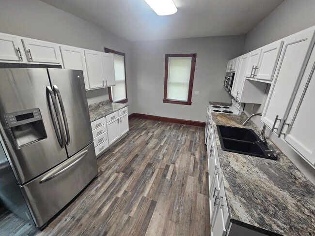 property at 823 N Main St