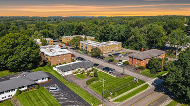 Hillcrest Apartments in Munroe Falls, OH - Building Photo - Building Photo