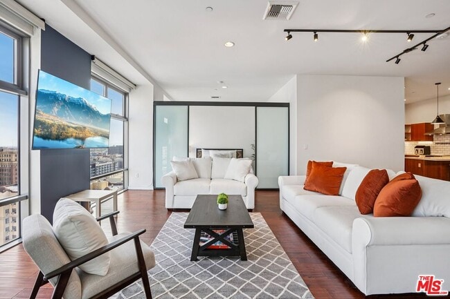 801 S Grand Ave in Los Angeles, CA - Foto de edificio - Building Photo