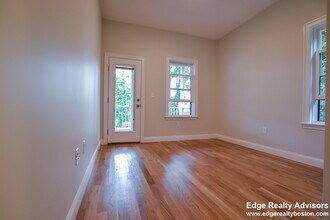 66 Allston St, Unit 1 in Boston, MA - Foto de edificio - Building Photo