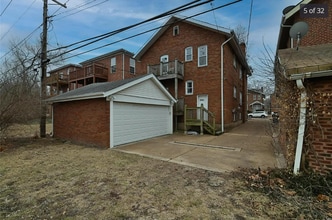 7019 Dartmouth Ave, Unit 2nd Floor in University City, MO - Foto de edificio - Building Photo