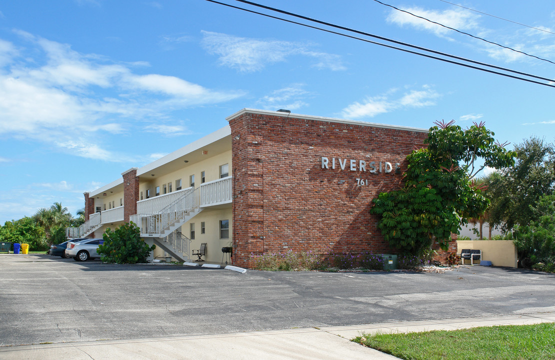 Riverside Apartments in North Palm Beach, FL - Building Photo