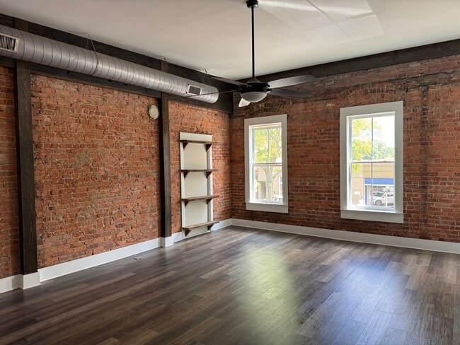 127-127 W Solomon St in Griffin, GA - Building Photo - Building Photo