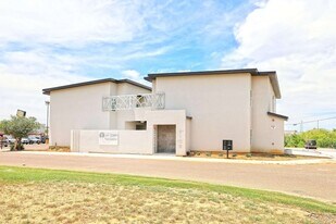 9109 McPherson Rd, Unit 5 in Laredo, TX - Building Photo