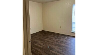 1201 Edmiston Dr in Crockett, TX - Building Photo - Building Photo