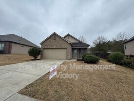 2004 Kensington Ct in Calera, AL - Building Photo