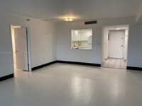 20515 E Country Club Dr, Unit 649 in Miami, FL - Building Photo - Building Photo