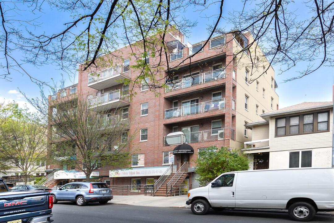 West 5 Condo/Medical Office in Brooklyn, NY - Building Photo