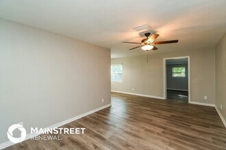 5742 Norde Dr W in Jacksonville, FL - Foto de edificio - Building Photo