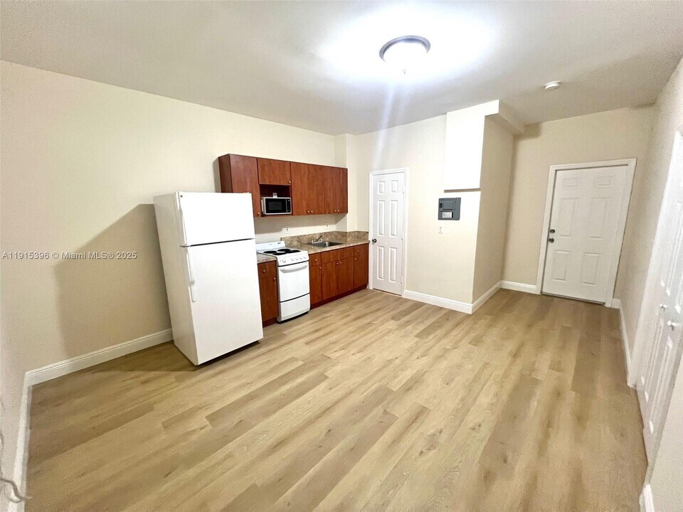 8411 Biscayne Blvd in Miami, FL - Building Photo