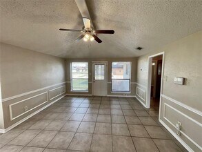 1105 Valley View Dr in Red Oak, TX - Building Photo - Building Photo