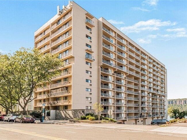 1155 Warburton Ave, Unit 4K in Yonkers, NY - Building Photo - Building Photo