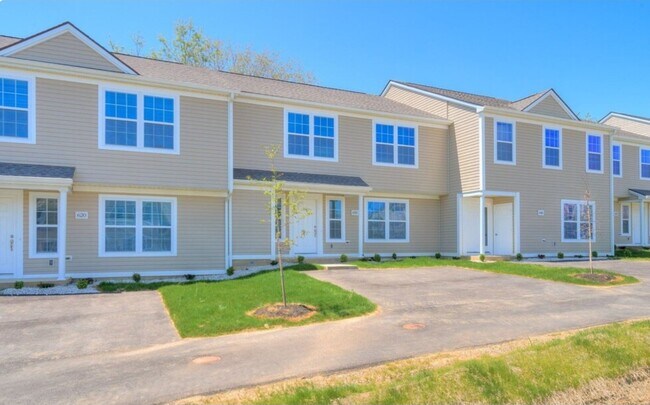 335 Twisted Oak Dr NW in Christiansburg, VA - Foto de edificio - Building Photo