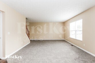 100 Teil Tree Ct in Monroe, OH - Building Photo - Building Photo