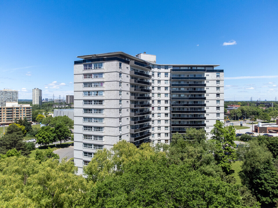 Branson Tower in Toronto, ON - Building Photo