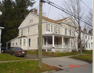 25 N Washington Ave in Oxford, NY - Foto de edificio