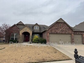 2016 E 135th St S in Bixby, OK - Building Photo