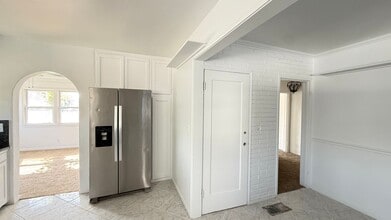 4745 E Illinois Ave in Fresno, CA - Building Photo - Building Photo