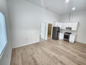 6522 Camellia Ave, Unit 6520 Camellia in North Hollywood, CA - Building Photo - Building Photo