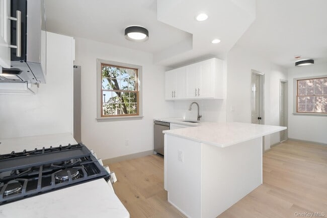 7 N Dearman St in Irvington, NY - Building Photo - Building Photo