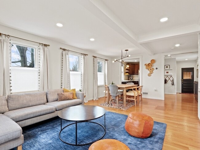 8 Webster St in Newton, MA - Building Photo - Building Photo