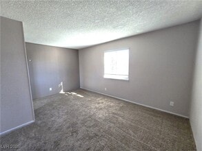 5602 W Lake Mead Blvd in Las Vegas, NV - Building Photo - Building Photo