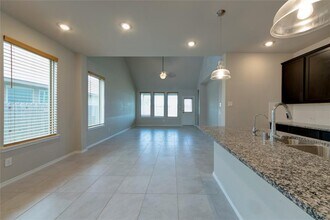 12355 Summerbrook Dr in Houston, TX - Building Photo - Building Photo